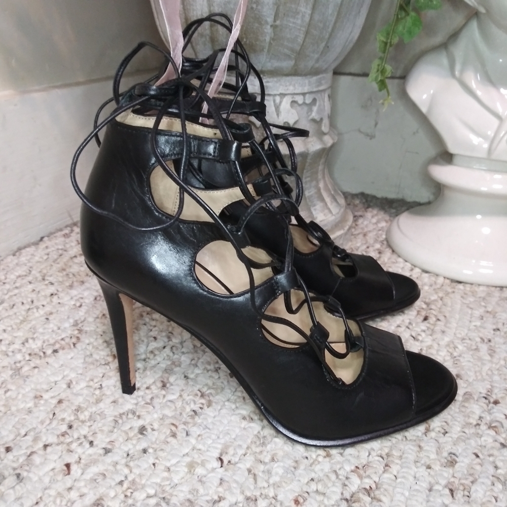 Coach Kira Ghillie Style Black Leather Stiletto Heeled Peep-Toe Pumps Size 7 1/2 - Picture 2 of 9